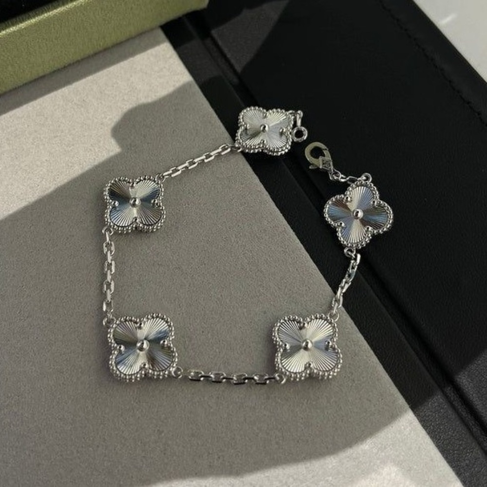 VCA Silver Clover Motif Style Bracelet LAST ONE - Picture 2 of 3